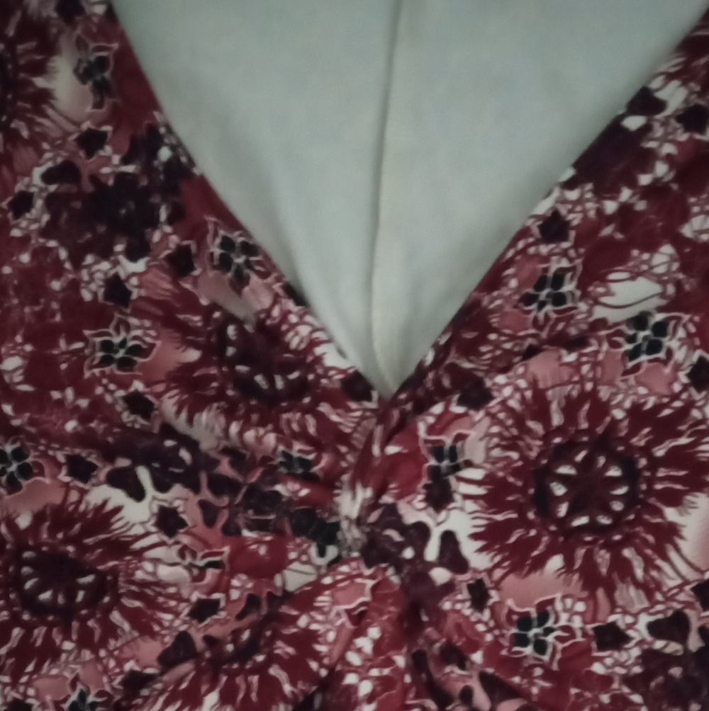 Patagonia Floral Twist-Front V-Neck Sleeveless Top Size L - Picture 3 of 5